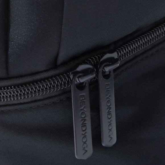Beyond Yoga Gym Bag - Black Convertible Tote or Backpack w/ Shoe Compartment NWT - Picture 7 of 13